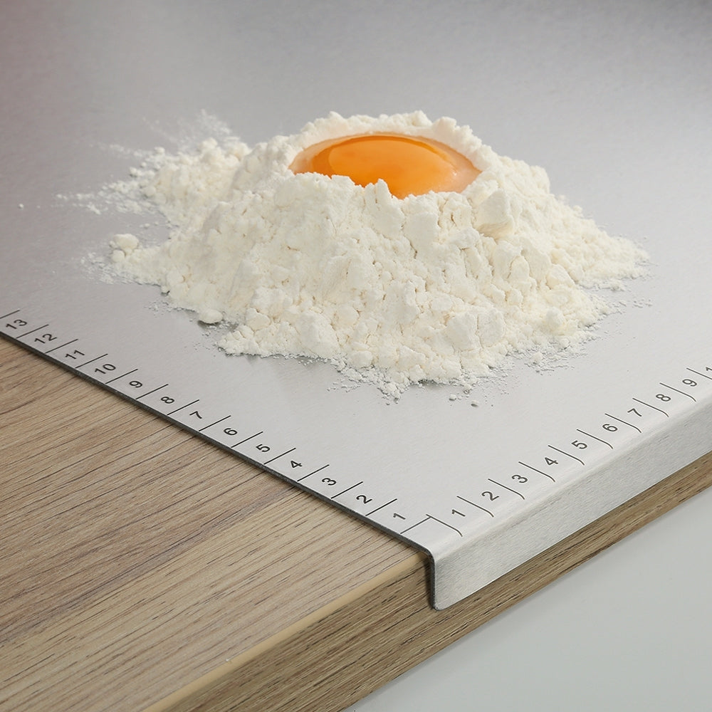 Zassenhaus Spianatoia multiuso cm 60x50 in acciaio inox con scala in centimetri integrata