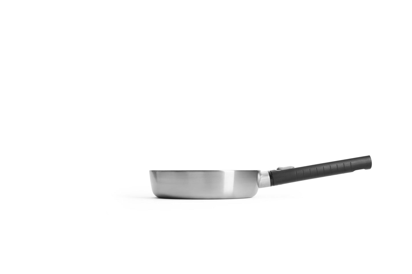 Woll Logic Steel Padella bassa Ø 20 senza PFAS acciaio inox 18/10 manico rimovibile salva spazio