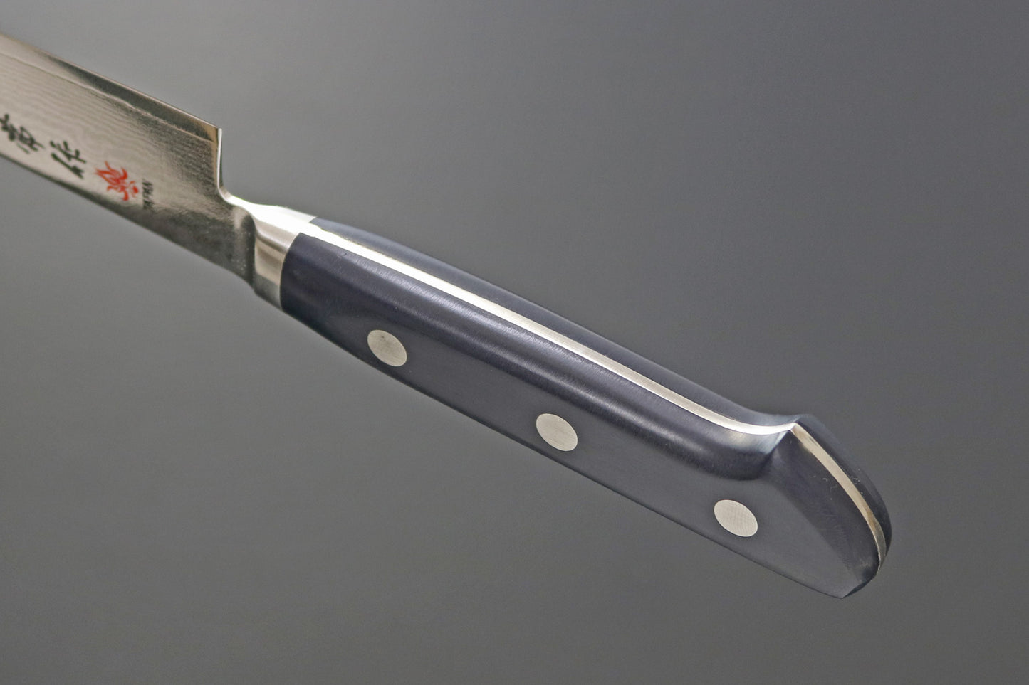 Kanetsune Seki Coltello petty 15cm lama damascata 33 strati KC-204