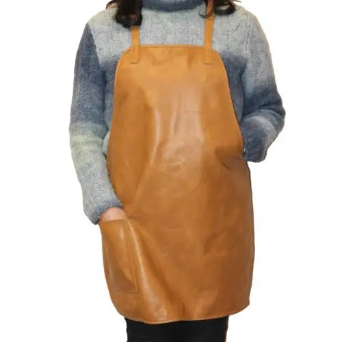 Grembiule con pettorinada barbecue in vera pelle color tabacco