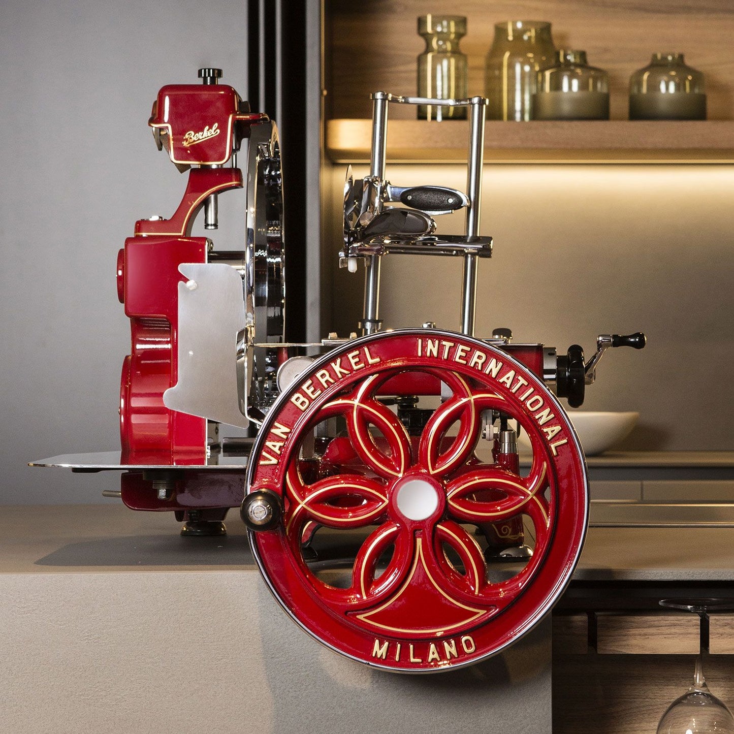 Berkel Affettatrice a volano manuale con raggi manuale B114 per salumeria rossa