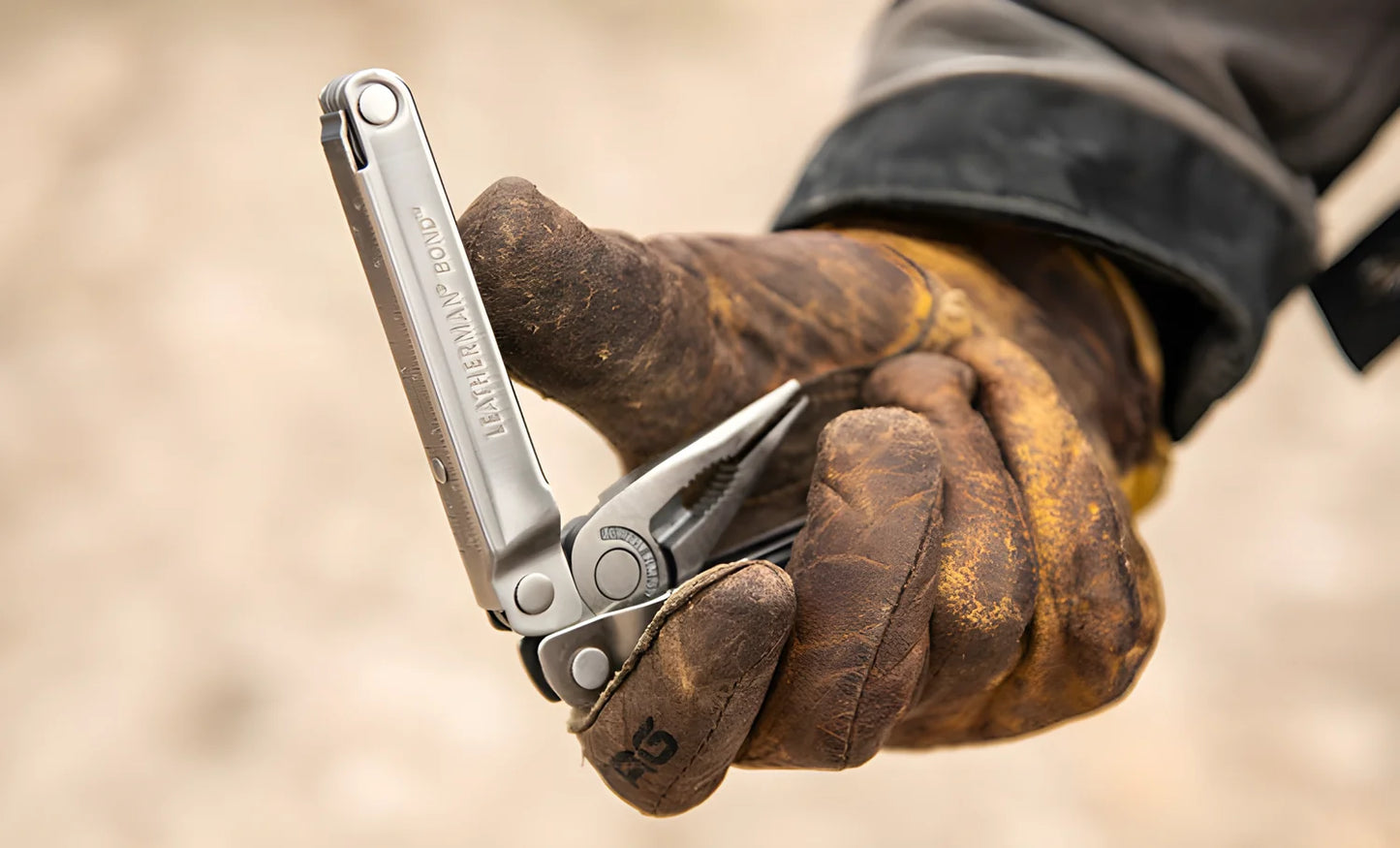 Leatherman pinza multiuso Bond 14 utensi con fodero in nylon
