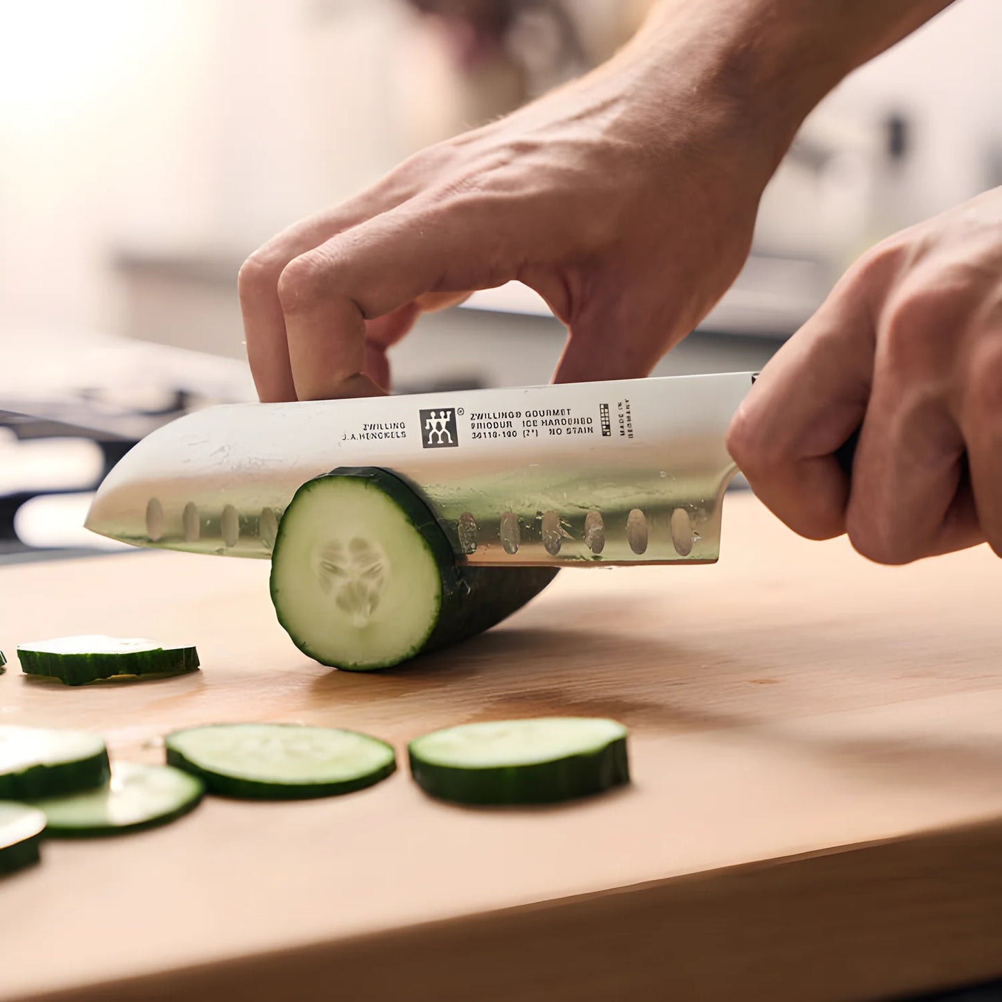 Zwilling Gourmet Coltello Santoku Alveolato 18 cm – Acciaio Inox, Manico Ergonomico