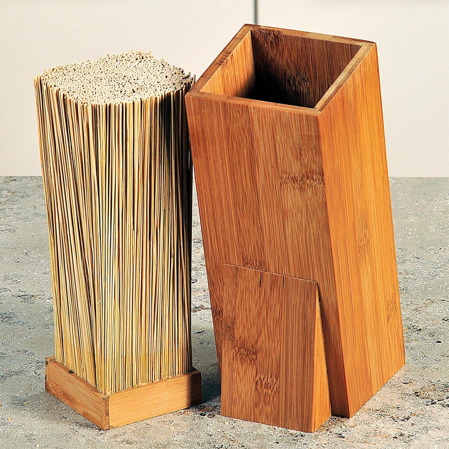 Ceppo universale da coltelli in bambù 15x11x24cm Kesper 04 33 70