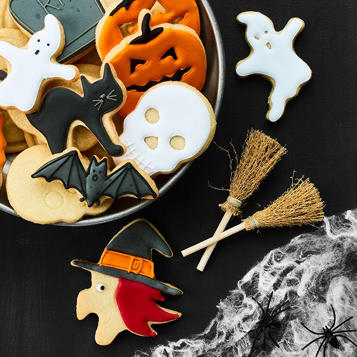 Stampino tagliapasta a forma di viso strega 8 cm. inox Halloween