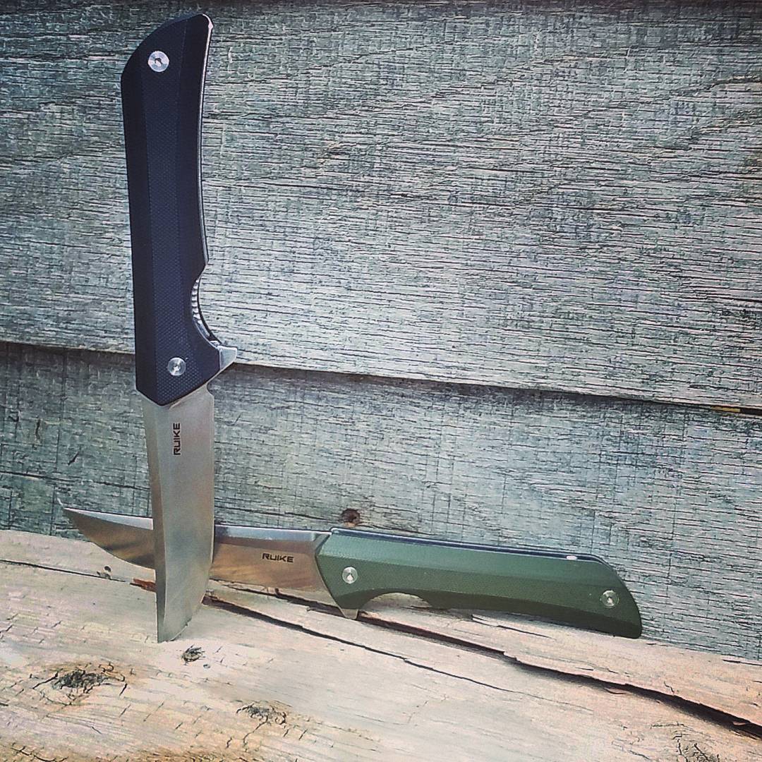 Coltello serramanico Ruike "Ussaro RKE P121-B" colore nero