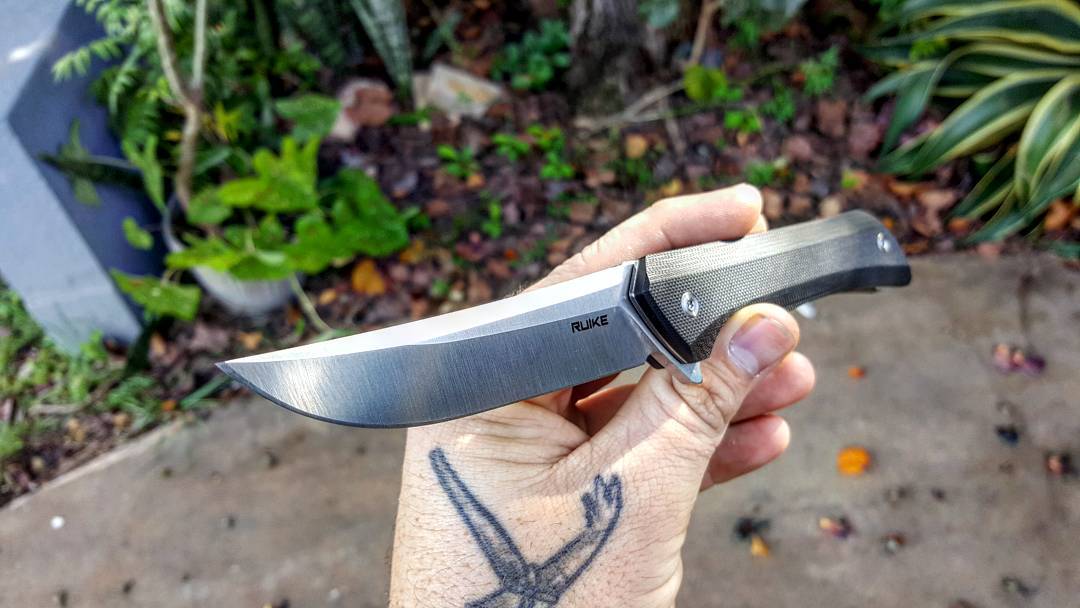 Coltello serramanico Ruike "Ussaro P121-G" colore verde