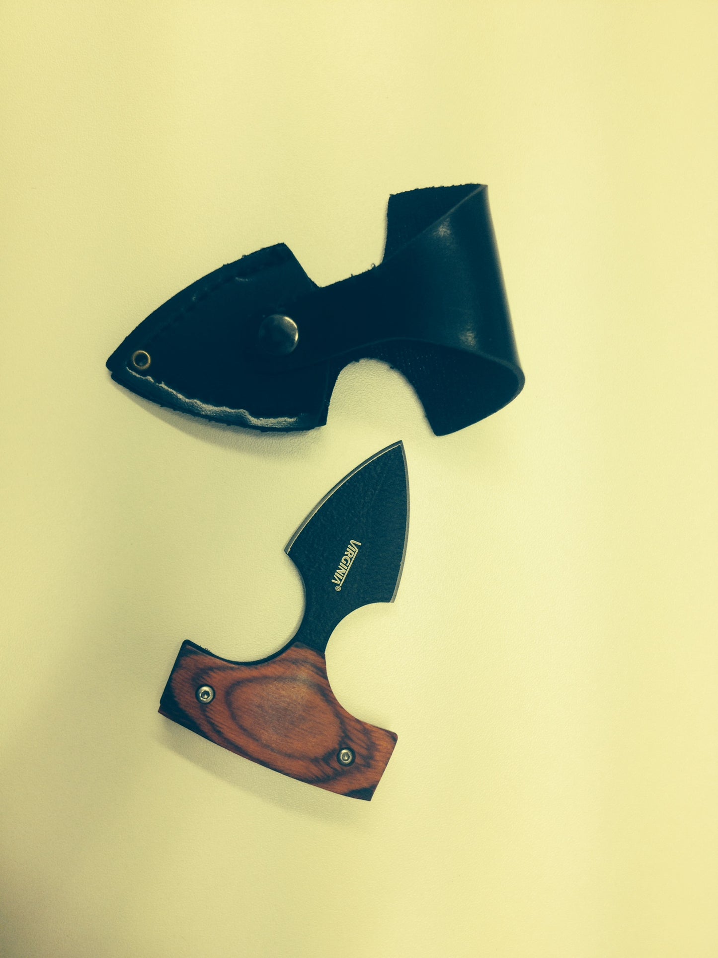 Coltello Push Lama Nera Cm.5,5 Mco.Pakkawood Fod.Pelle VI7004