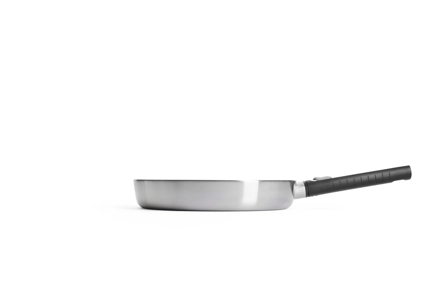 Woll Logic Steel Padella bassa Ø 28 senza PFAS acciaio inox 18/10 manico rimovibile salva spazio