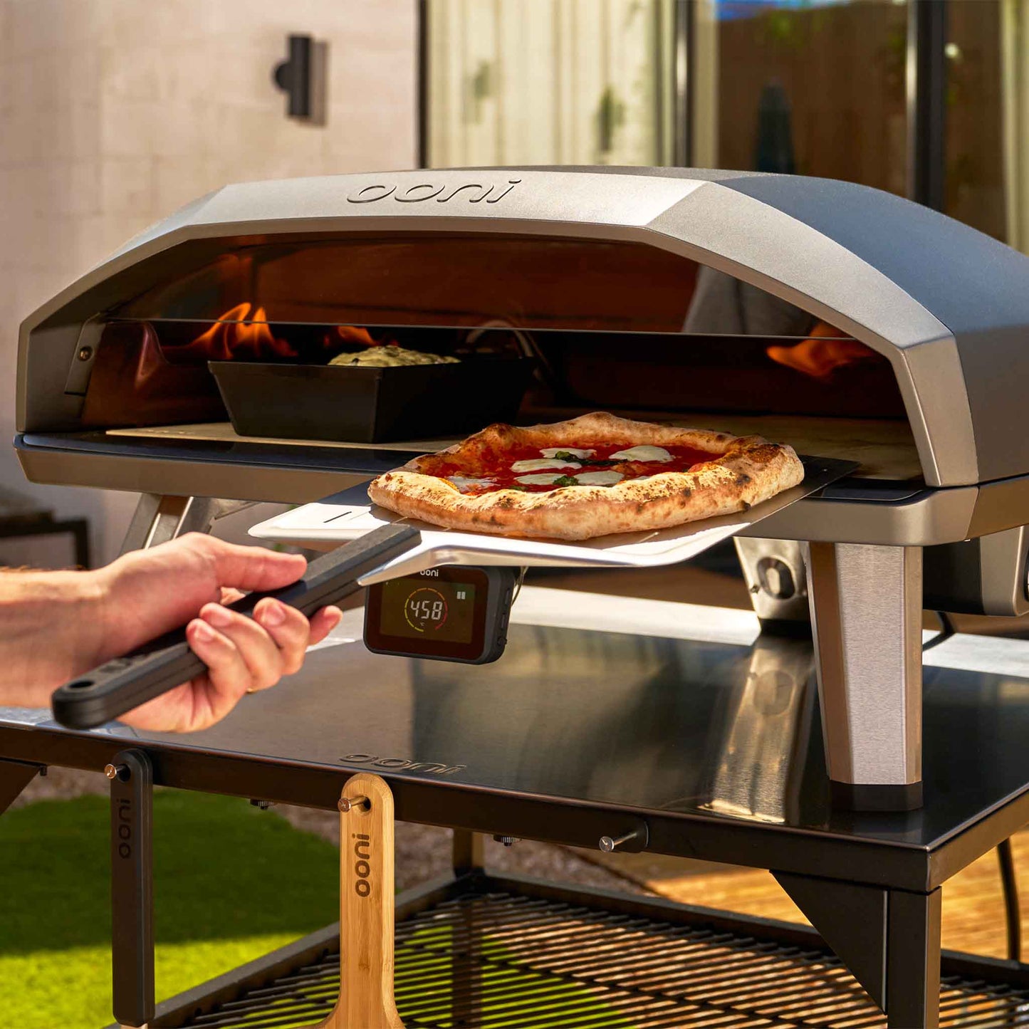 Forno multiuso a gas per pizza Ooni Koda 2 Max per cottura di 3 pizze in contemporanea, non solo anche arrosti, pesce, torte, pane, e tanto altro.