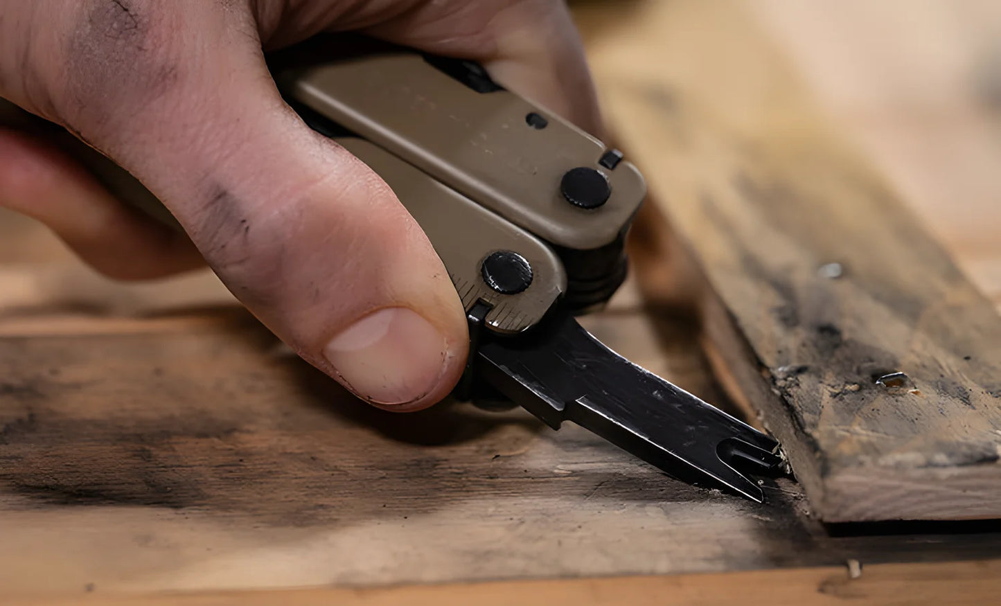 Leatherman pinza multifunzione Super Tool 300M 18 utensili Coyote Tan LTG832762