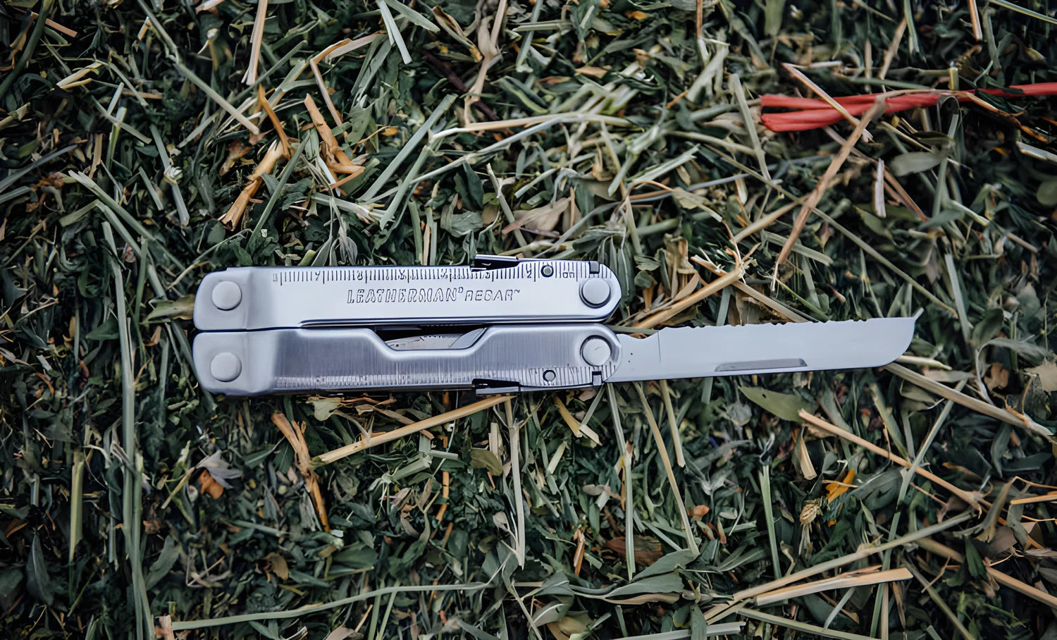 Leatherman pinza multiuso Rebar 17 utensili con fodero in nylon LTG831557