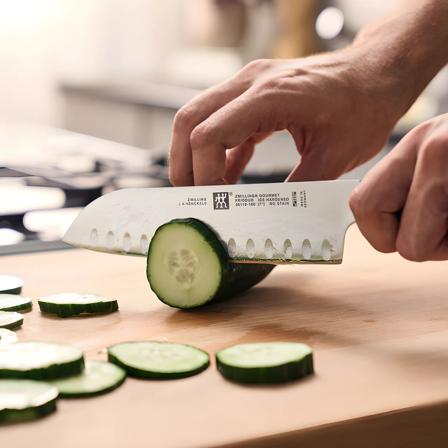 Zwilling Gourmet Coltello Santoku Alveolato 18 cm – Acciaio Inox, Manico Ergonomico