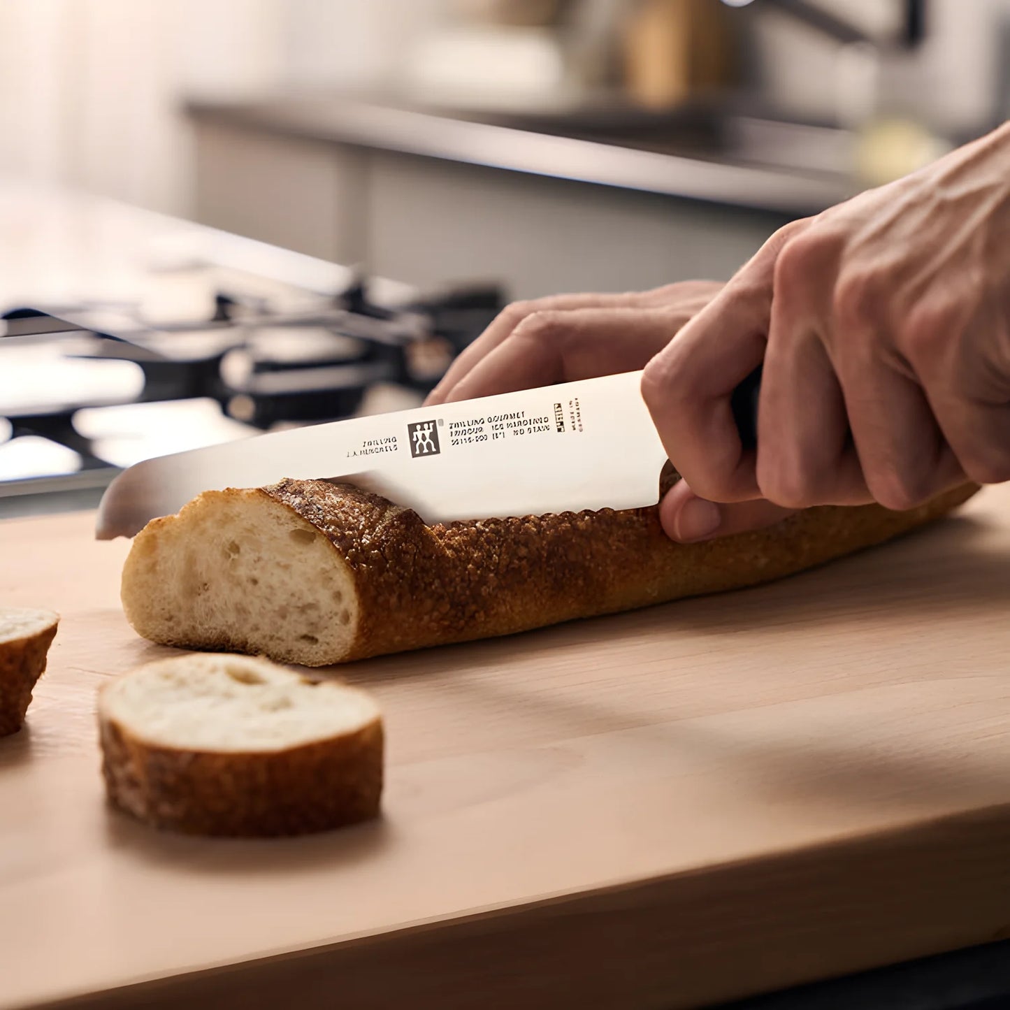 Zwilling Gourmet Coltello da Pane Seghettato 20 cm – Acciaio Inox, Manico Ergonomico