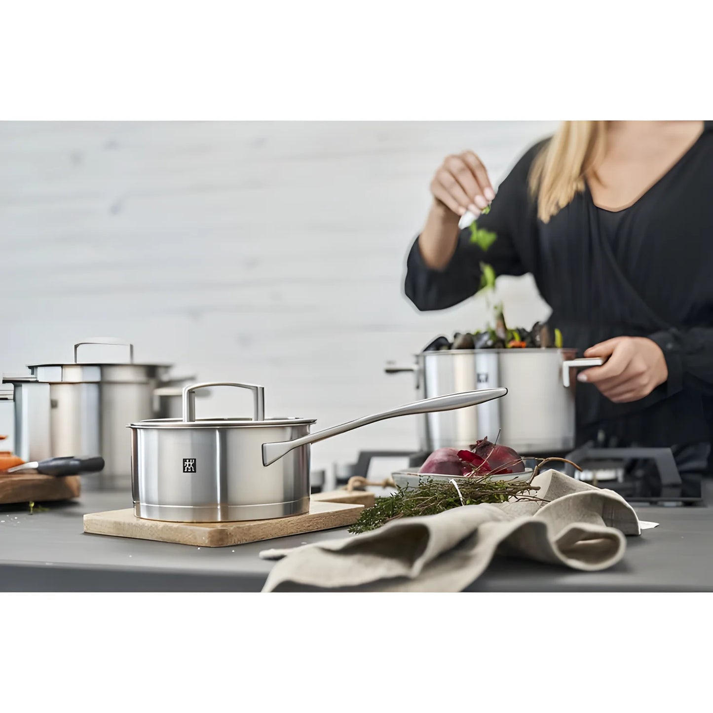 Zwilling Vitality Set 2 Casseruole, 3 Pentole e 4 Coperchi – Acciaio Inox, Induzione, Interno Graduato