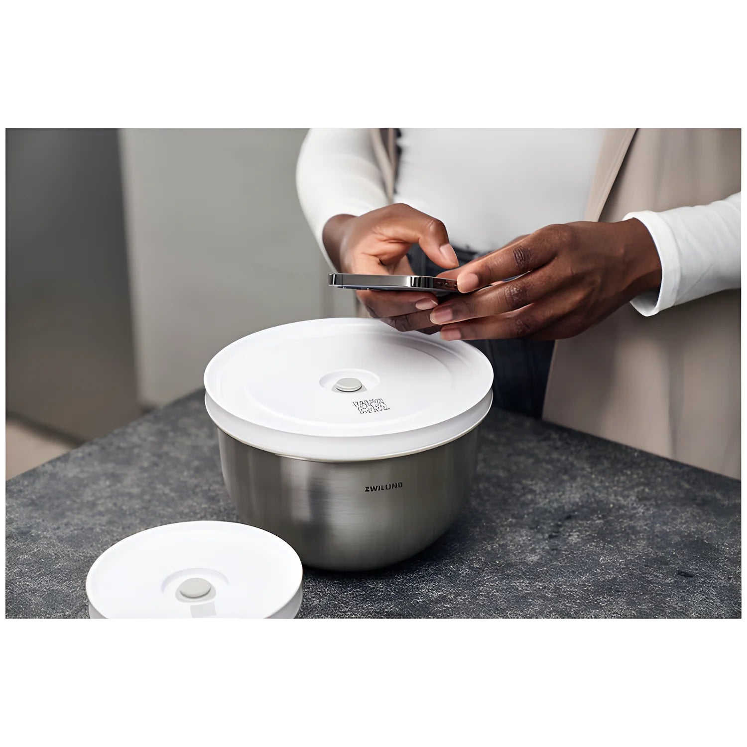 Zwilling Fresh & Save BOWLS Starterset – 9 Pezzi con Pompa Sottovuoto, 2 Ciotole Inox M/L + Buste, Bianco-Acciaio, Art. 1031015