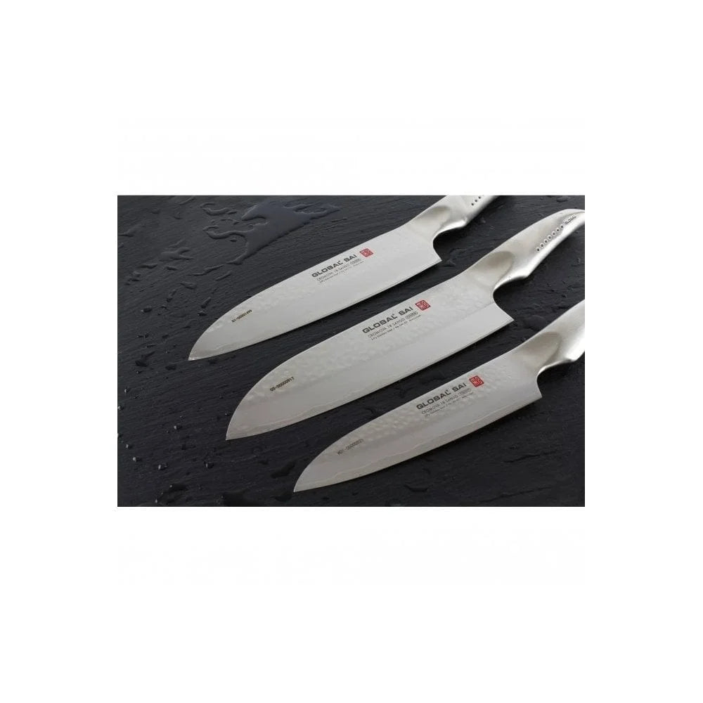 Coltello da cucina Santoku martellato Global SAI 19 cm. SAI-03