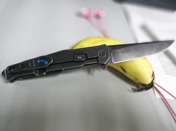 Coltello sermanico Ruike "P108-SB" colore nero ossidato