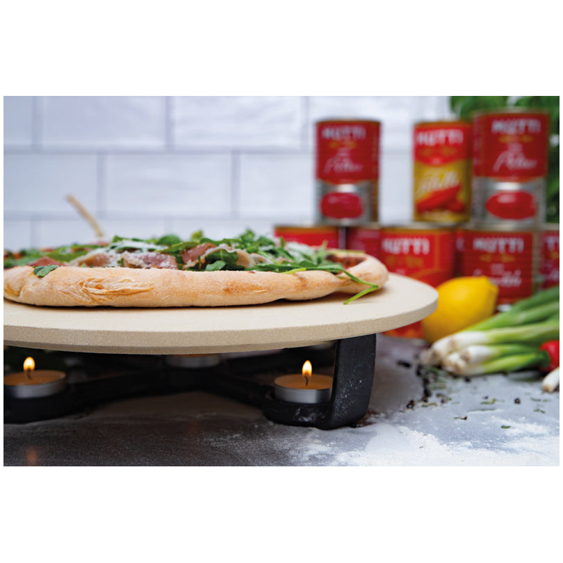 Boska pietra refrattaria da pizza con supporto calda in tavola